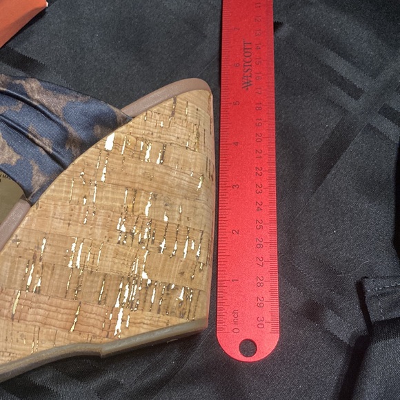 Isola gold and leopard print open toed heel 9.5M - Picture 6 of 6